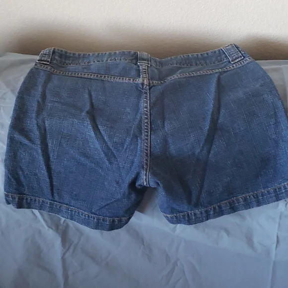 Levi's Denim jeans shorts size 12 color blue. - Picture 3 of 6